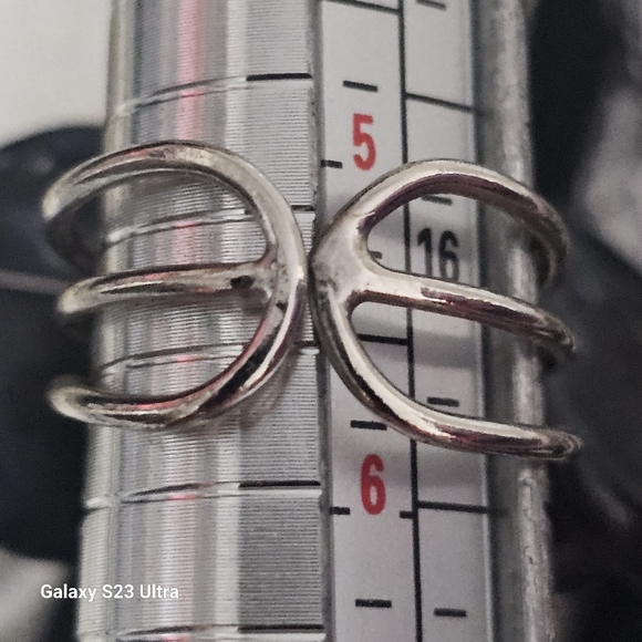 Mother of Pearl Flower Ring - Picture 7 of 8